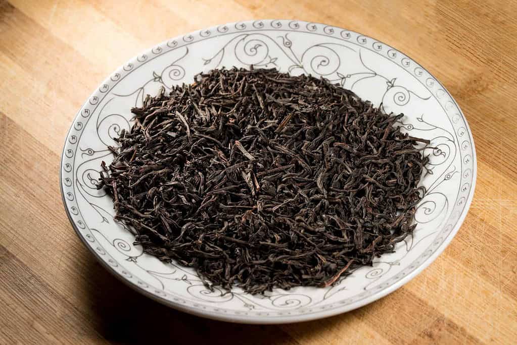 Is It Safe To Drink or Eat Tea Leaves? Risks and Benefits