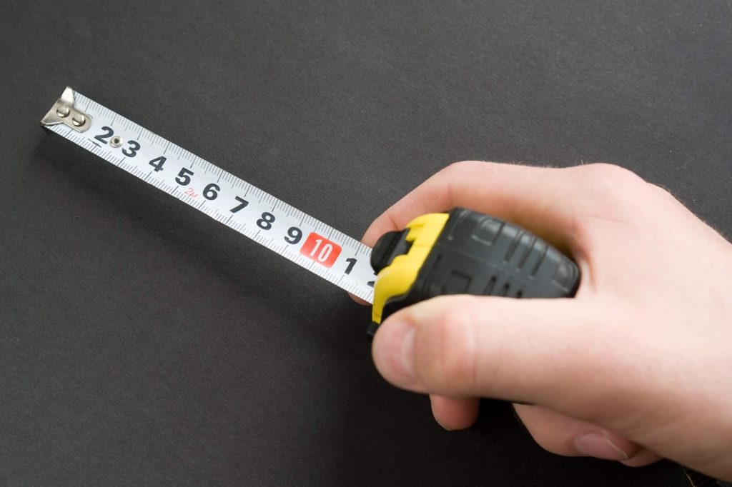 you can use a measuring tape to measure kitchen knives