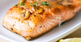 Grilled Salmon with garlic and herb