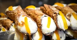 cannoli dessert with cream fillings