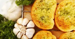 garlic bread with fresh garlic