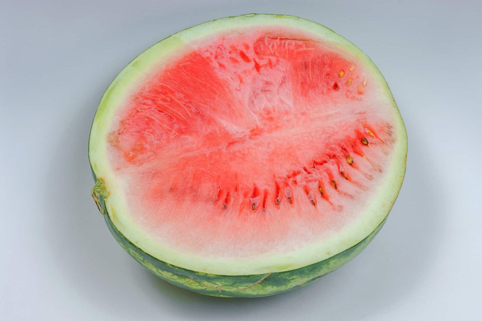 watermelon-pink-yellow-or-white-inside-what-it-means-cuisine-seeker