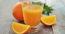 orange juice in glass and fresh orange fruits