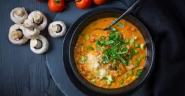 paleo pizza soup with fresh tomatoes and mushrooms