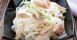 rice vermicelli with chunks of tuna