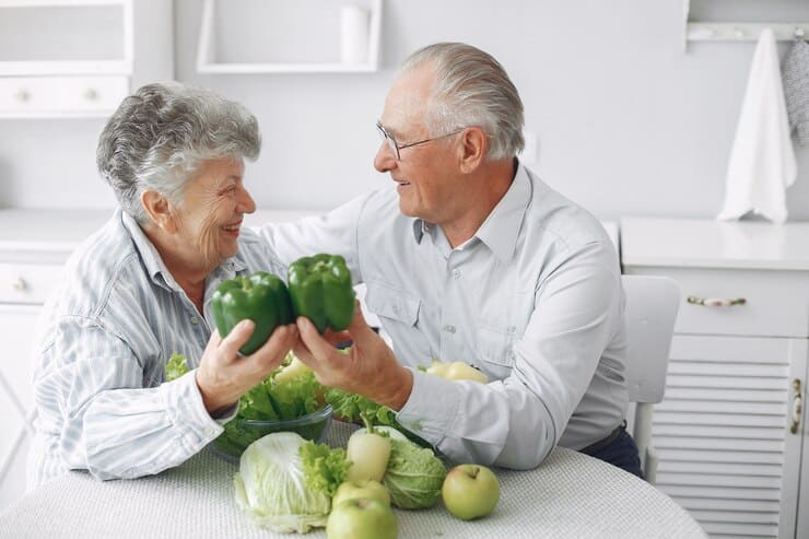 Old couple representing the vegan way to prevent Alzheimer's